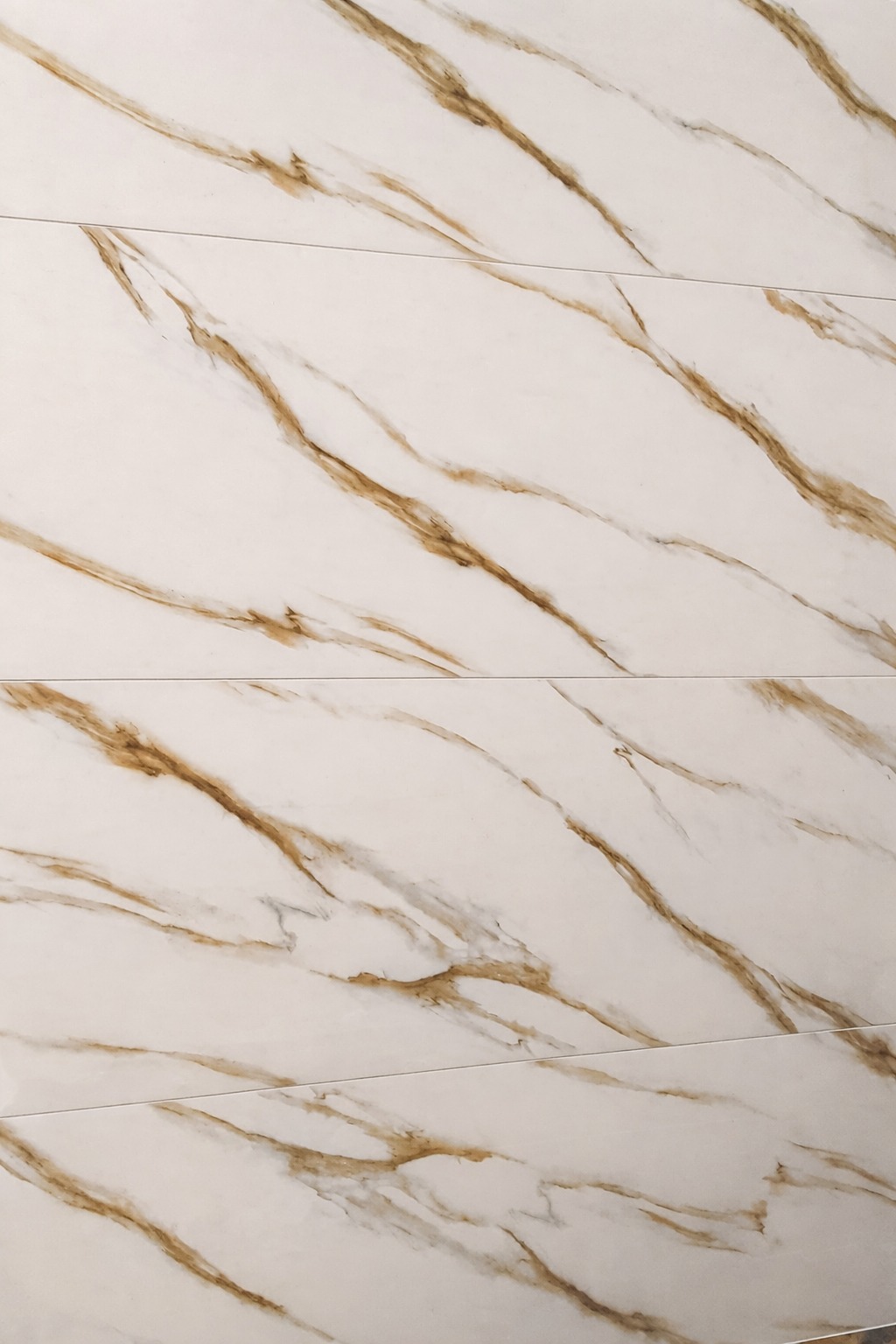 1354 GOLD Carrara G